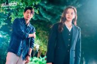 爆款韩剧《一个女人》李荷妮李相仑“冤家相遇” “假冒”富家女扮猪吃老虎