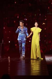 “文艺天后”刘若英《飞行日》演唱会第26城沈阳 任贤齐合唱〈成全〉全场欢声雷动